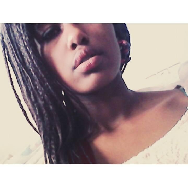 16. « No dejes esa hermosa costumbre de mandar a la mierda a aquellos que no te traten como te mereces. »                    ♡@justinbieber @rihanna♡