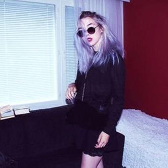Compte anonyme, Les mecs ne m'intéressent pas. 16 ans, 2nd, j'vous attend les filles:)