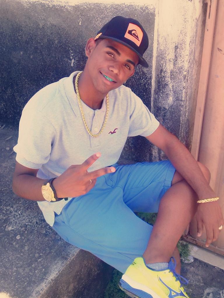 - Amigos são poucos tá ligado? Abre o olho irmão. (: '