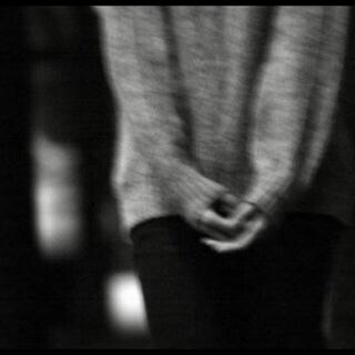 - افضل شيء ؟ ترضا عن نفسك ولا تستنى رضا احد.