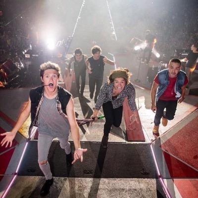 Ti odio come Tom odia Jerry. Ma la sai la cosa bella? Tom senza Jerry non è niente. Quindi io senza te sarei niente.
Your life,your voice.29.06.2014♥️Milano♥️