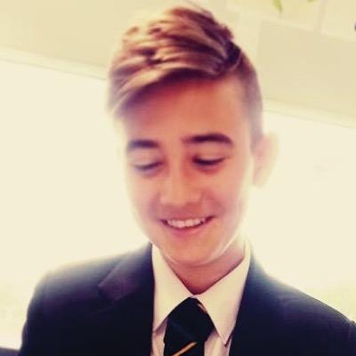 From hull 
Love football
Follow for follow