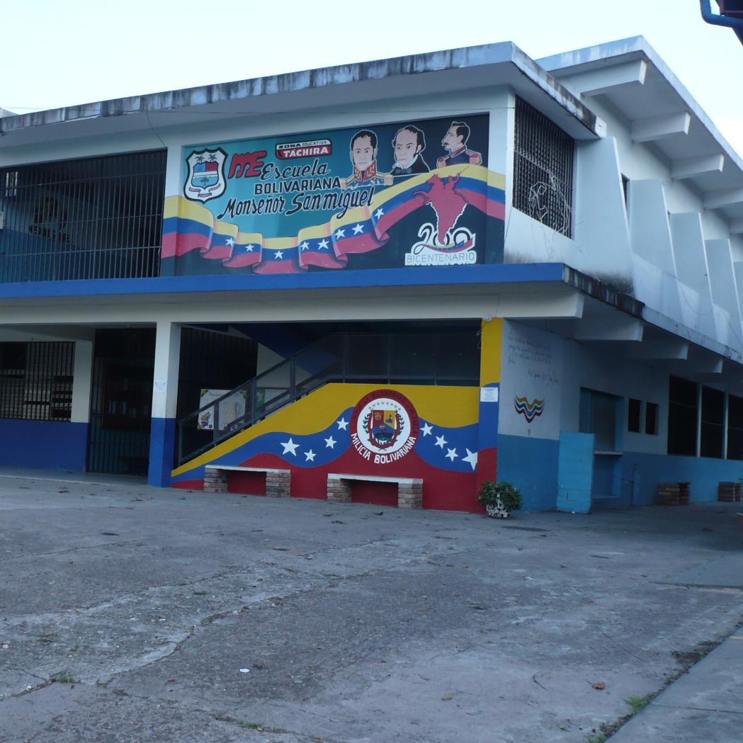 Institución educativa centrada en la formación integral de la niñez venezolana, construyendo el futuro de la nación, bajo un enfoque humanista.