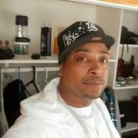 Aaron Jones (@2e82e515b76c490) 's Twitter Profile