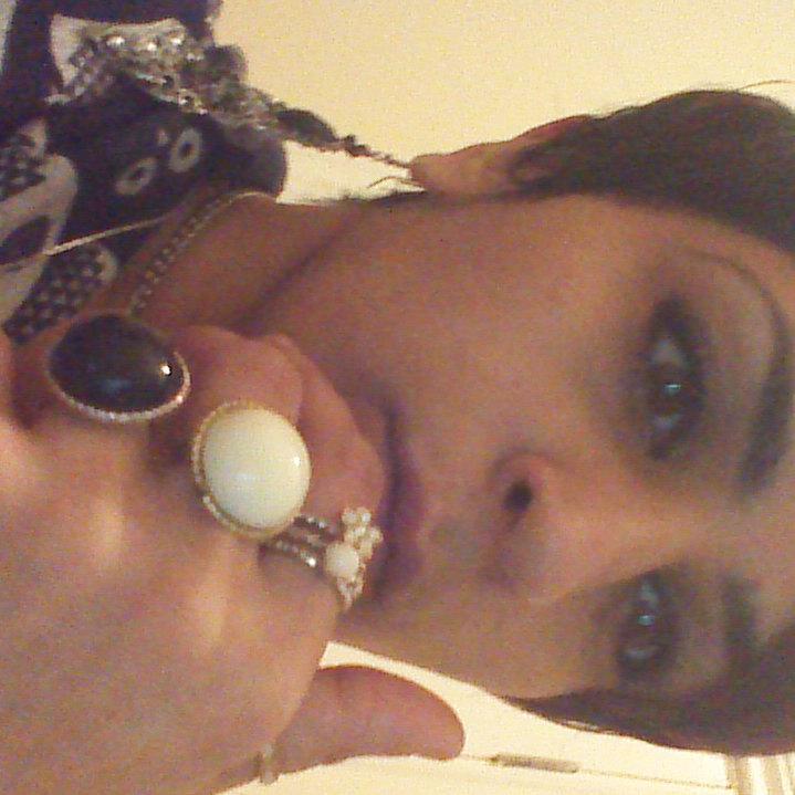 Watch this mother of 4 make serious money online following 3 simple steps while blogging about anything that interests me. Helping other do the same now!!