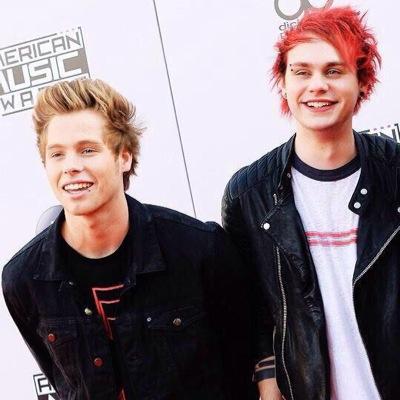follow @hemminggirlx7