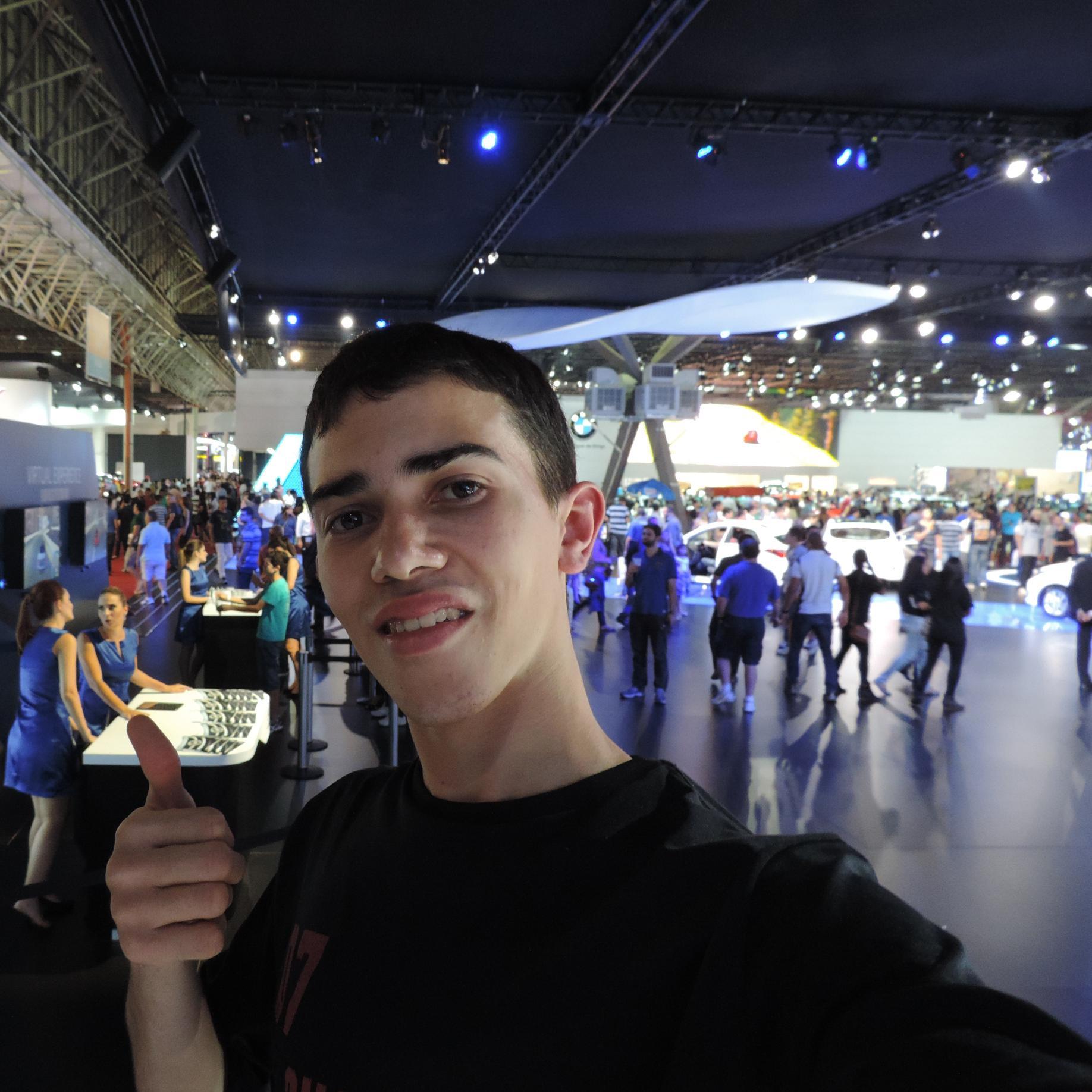 I am student of computer graphically, fascinated in film and animation, visual effects. I live in sao paulo Brazil