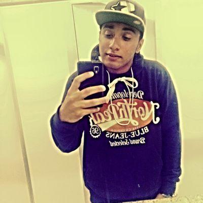 sou esse menino de hj, que é alegre &&' divertido, aquele menino conhecido pois aonde passo, sempre deixo alegria no ar &&' positive vibe. ૐ