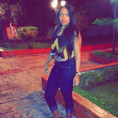 me encantan los animales, y el futbol. soy ale y vivo en el df.