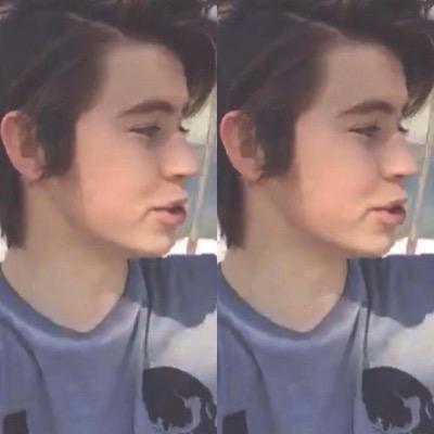 follow @herecaniff and @nashsidiot bc they have you a free follow