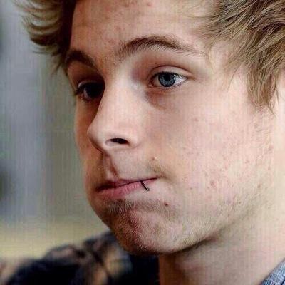 ashamjsy's profile picture. free follow please retweet link in bio and please tag ashton