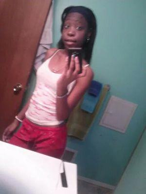 I'm mia aka skinny minniey  love to dance all about me in my husband #taken