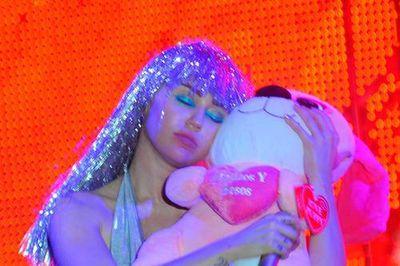 AMO A MILEY CYRUS NO ME IMPORTA LO QUE DIGAN