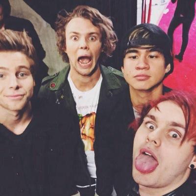 don't follow this account, follow @ashternirwern because she gave you this free follow x