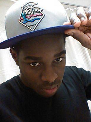 Fun cool down to earth guy dat likes to have fun with family and friends . Want to no nething else just hmu aite. Dueces