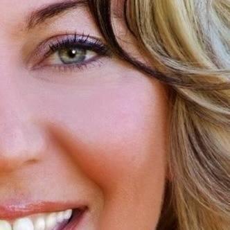 Hola!! Im a Realtor in Cali if you're looking to sell or buy, call me! 🏄‍♀️ Surfer girl from Carlsbad, San Diego. 💕 to travel ... La vida is Buena! 😘