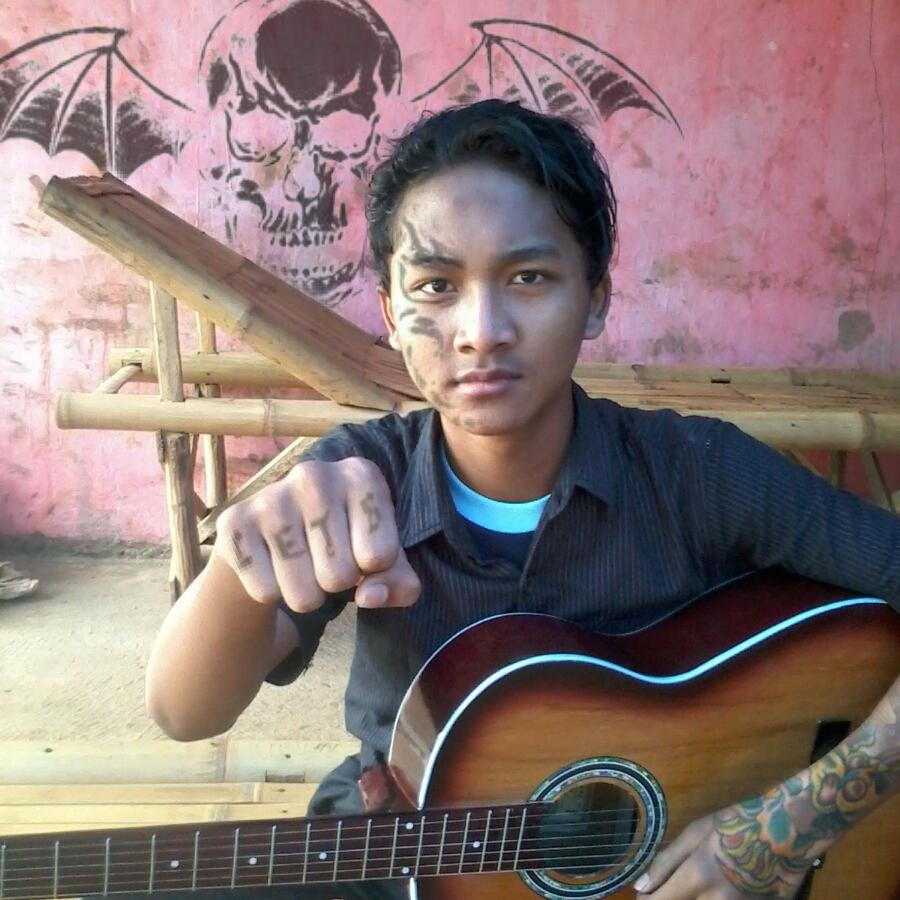 The wind of life and air from above smells of death.
Angels sing of the end.
There's nothing you say and nothing you try can change time.