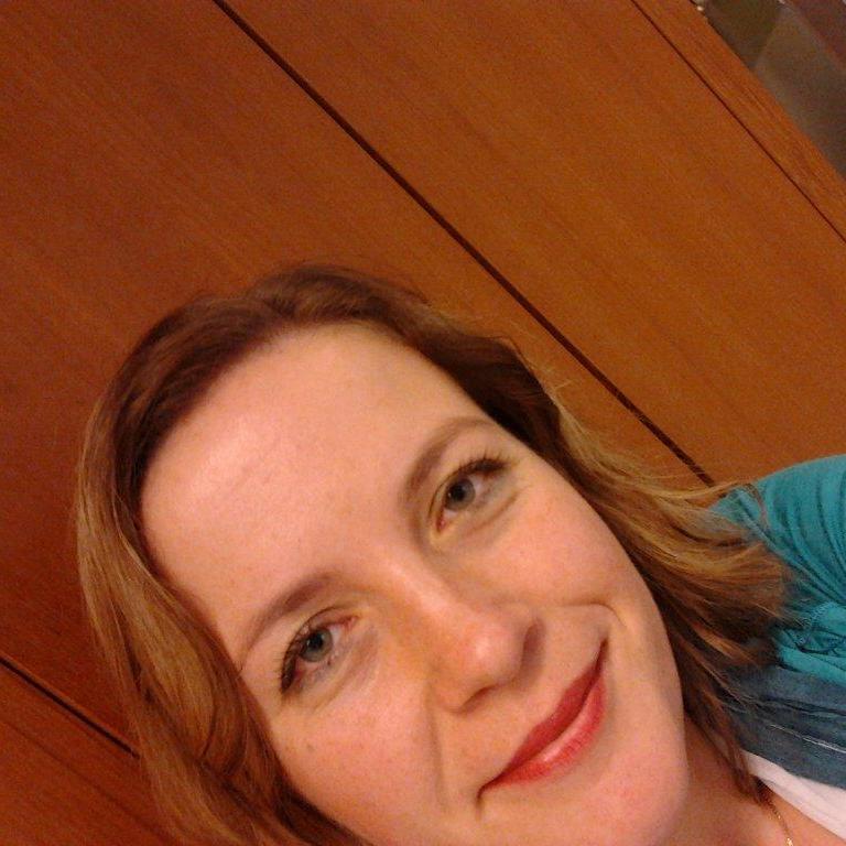 Adviseur Communicatie - loves the world - hart voor wonen en zorg - fotografie - architectuur - verbinder - schrijver - enthousiast - loves her family