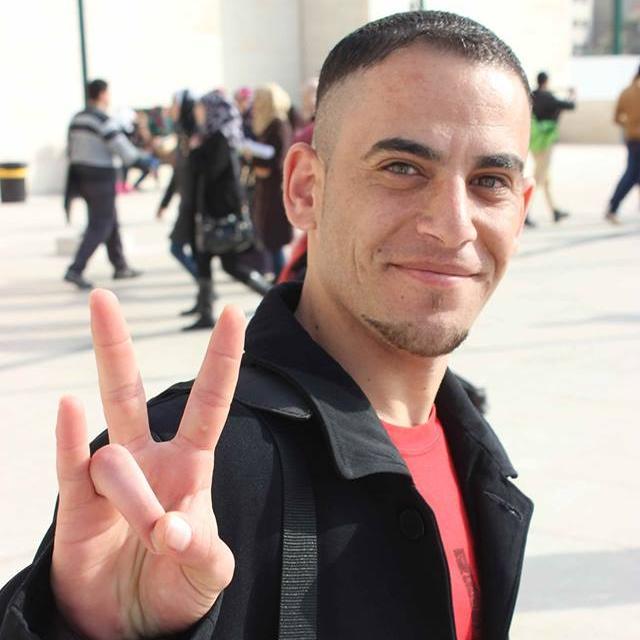 انا لست ملكا لكن الملوك يتمنون مجالستي / I'm not a king,but the kings wish to sit with me ,this is who I am : tamer halayqah