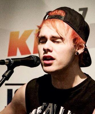 ✿24'06'2014
|Rock Out With Your Socks Out 20'05'2015 | 1D and 5SOS  |
0/5 - 0/4 ✿