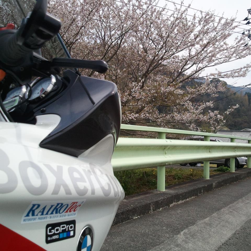 バイク乗り、奥多摩、道志、秋川、筑波サーキットに出没するバイカー。
時々長野ツーリングが定番。

乗車バイク

YZF-R1　2009年国内仕様（デメキン）
BMW R1100Sボクサーカップレプリカ
DR-Z400SM
アプリオ規制後

無言フォローすみません、画像ROMが主で
たま〜になげきます