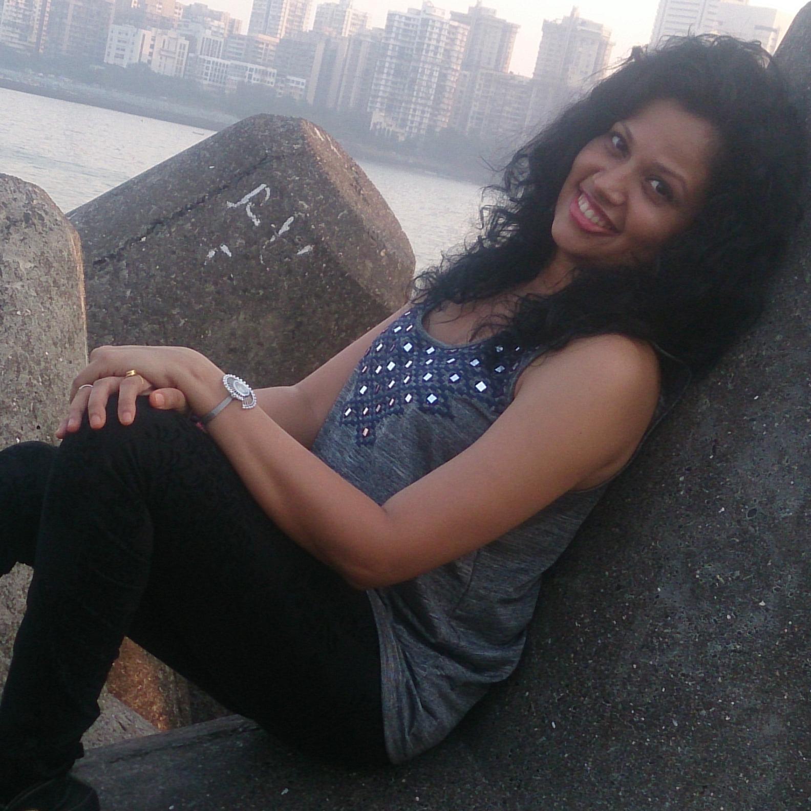 Passionate about dancing & music, Loves good Sense of humor, Foodie & Fitness freak