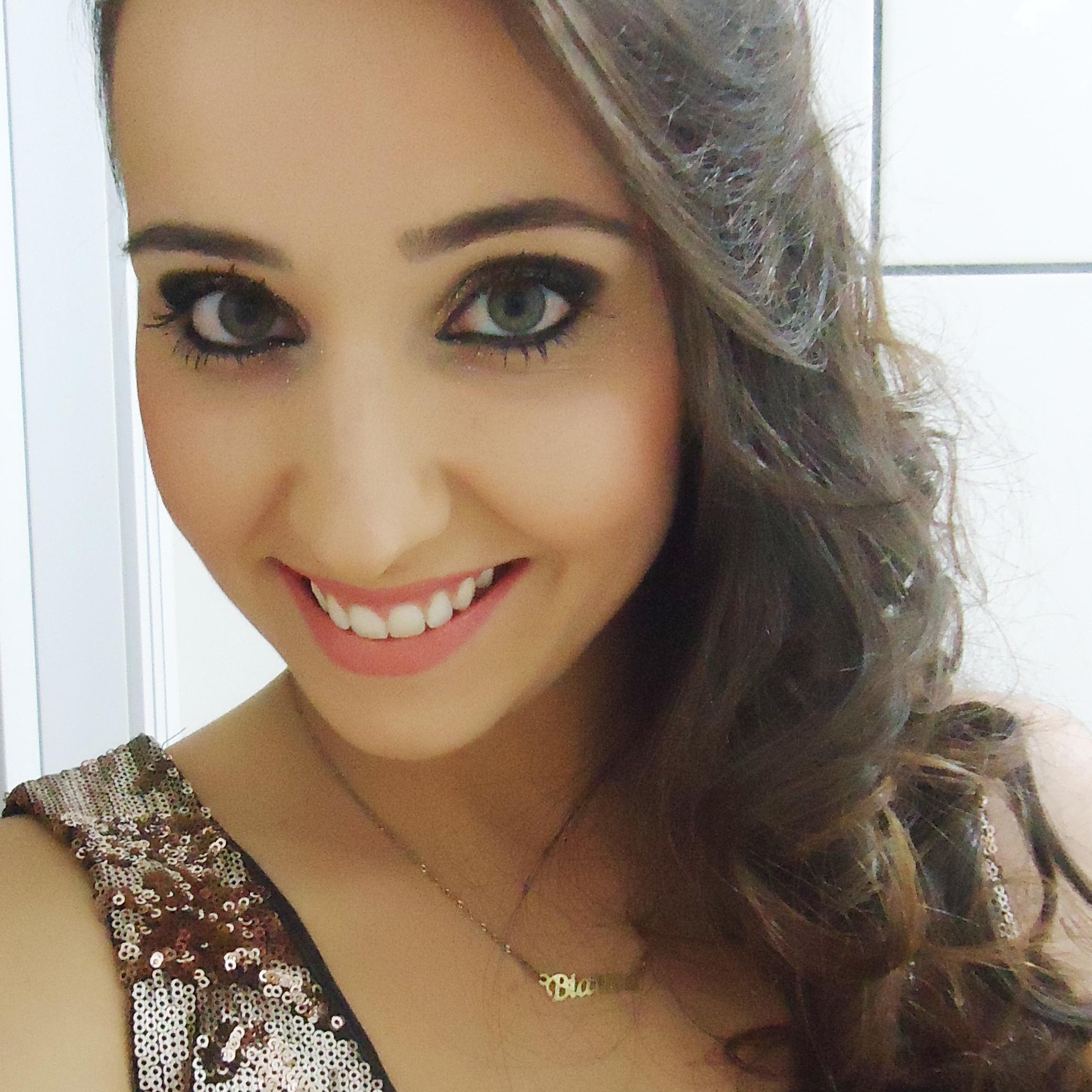 - Escorpiana pura, amante da vida, de bons sorrisos e vibe positiva! Chega mais :*