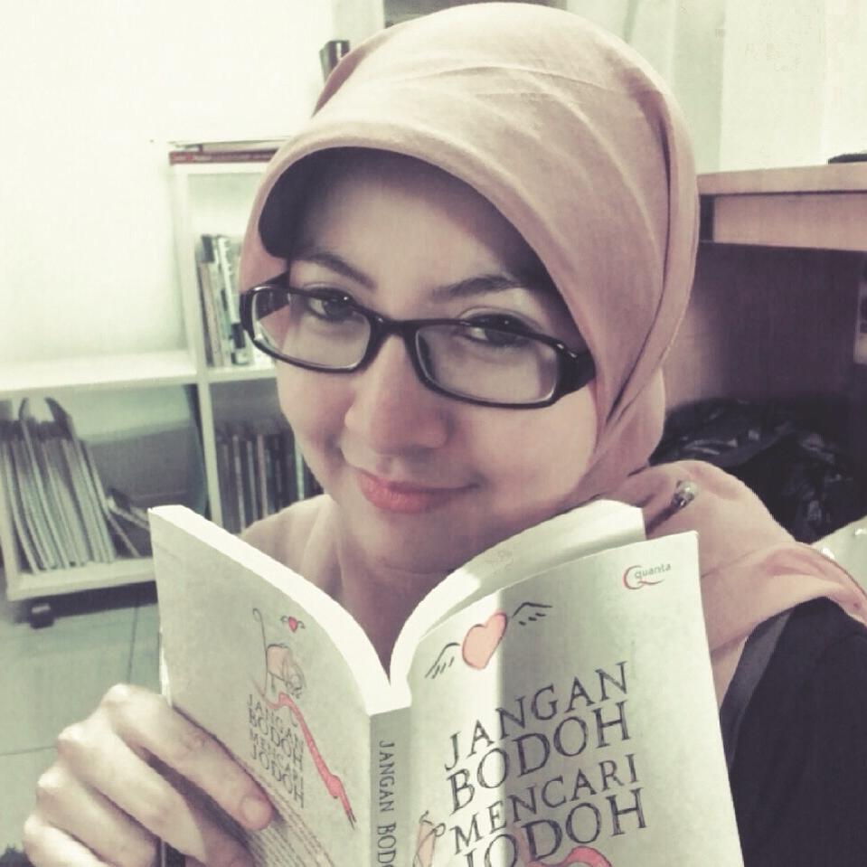 Berbagi ilmu kepenulisan dan menjadi mentormu sampai bukumu jadi!