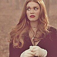 Never Frown Because Someone Can Be Falling In Love With Your Smile ..... #Larrish #Dydia #Pydia #Stydia