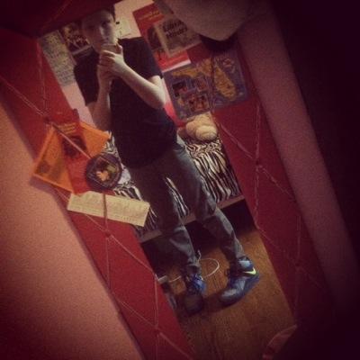 LB Bruins, baseball ,call of duty, BIG TIME GAMER! My youtube cannel is XXQuickscope56 http://t.co/GT6riWBNEj click