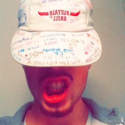 Astronaute, amateur de films porno, possède un monospace, un chien, une femme, 2 enfants. Papa comblé. #TeamTC #TeamKangooJunior #TeamCDB #TeamPatrickChirac