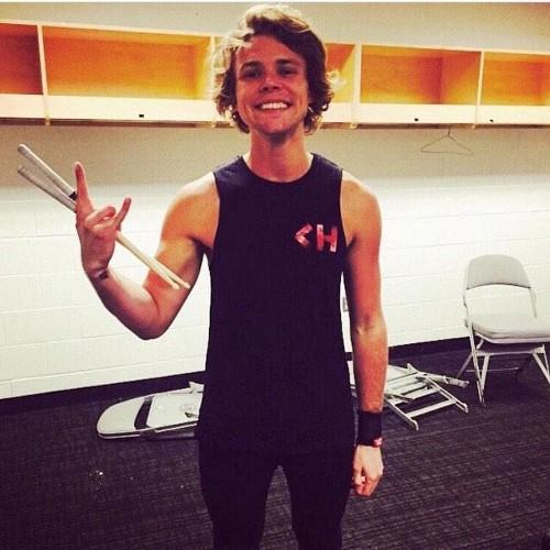 Follow @5sosupdateww_ for 5sos updates