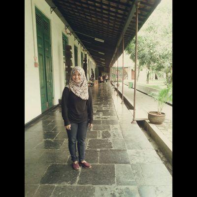 | karena Intan dibentuk oleh Tekanan dan Suhu yang tinggi | @GEOGRAFI2012 | Universitas Pendidikan Indonesia |