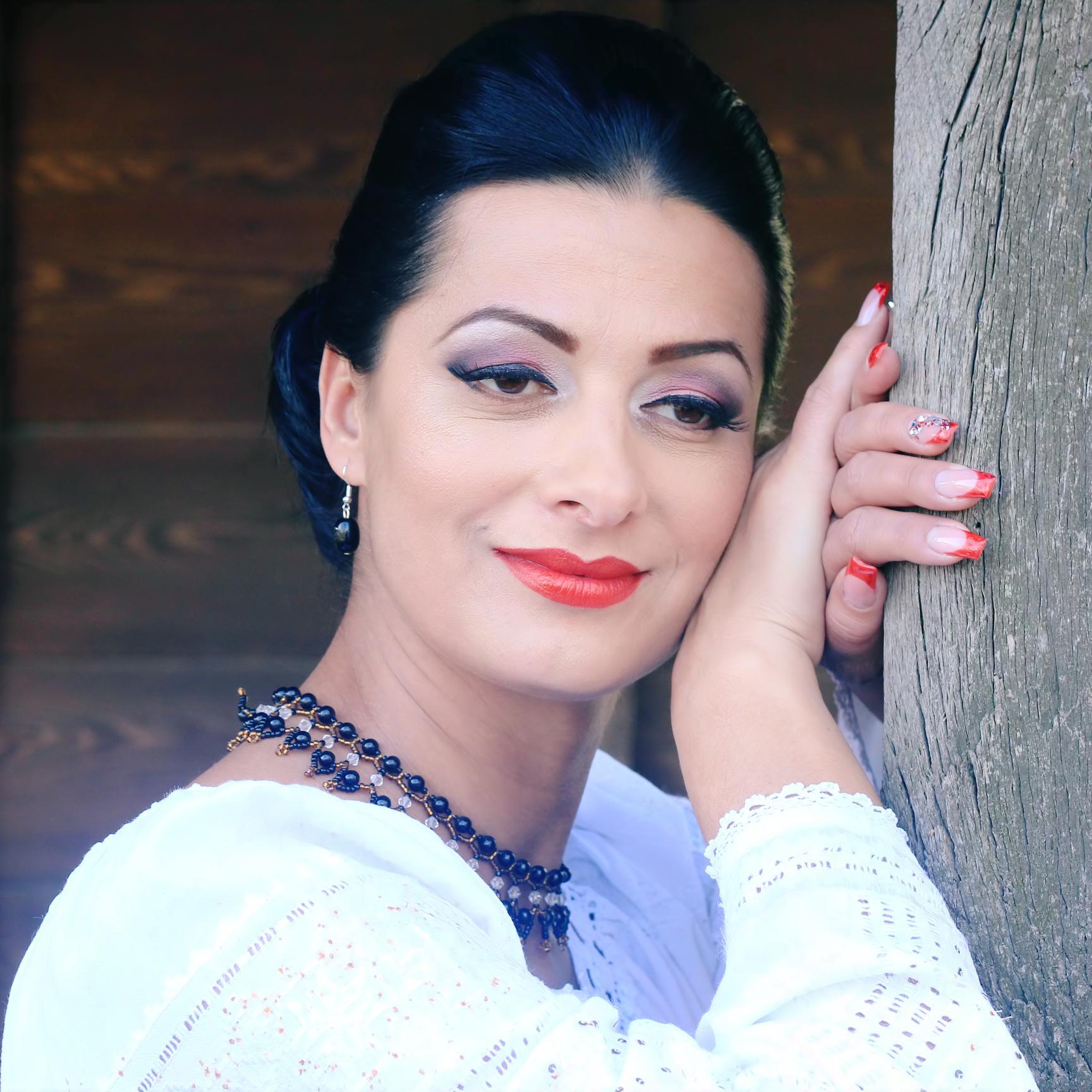 Romanian Singer/Musician https://t.co/mtt5sTAj67