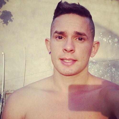 ~Lindo & Solteiro :3 :D  Whats :083-8710-0996
Salve família 013,❂☮☯
