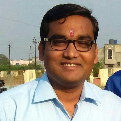 रख हौंसला वो मंजर भी आएगा,
प्यासे के पास चल के समन्दर भी आएगा,
थक कर ना बैठ, आए मंजिल के मुसाफिर,
मंजिल भी मिलेगी और मिलने का मज़ा भी आएगा...