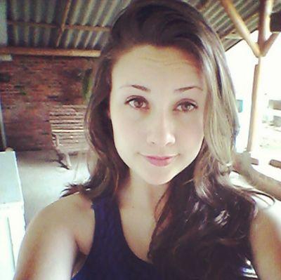 Alice_Lincolln's profile picture. E se não houver espaço, a gente se aperta num abraço :3