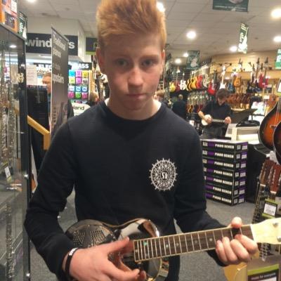 14 GINGER /\///\/_//\ :snapchat: gingerbail3y :instagram: ORANGENERD
Guitar player/singer/songwriter...