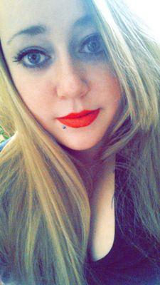 amber_crane7's profile picture. love to be happy & be with my friends