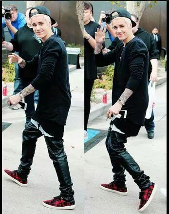 1D,5sos,Selena Gomez, Justin Bieber,Demi Lovato, Ariana Grande, Miley Cyrus, The Vamps, Little Mix, Avril Lavigne, Taylor Swift... Love You!