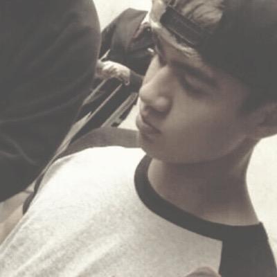 i gave you a free follow to help you gain so follow @cashtonslarry for me pls ily x