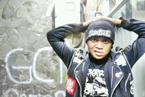 vocal : DISTRAP (crust punx)
Follow band : @distrap_band.
stay punx be free .!!
D.I.Y or die !!