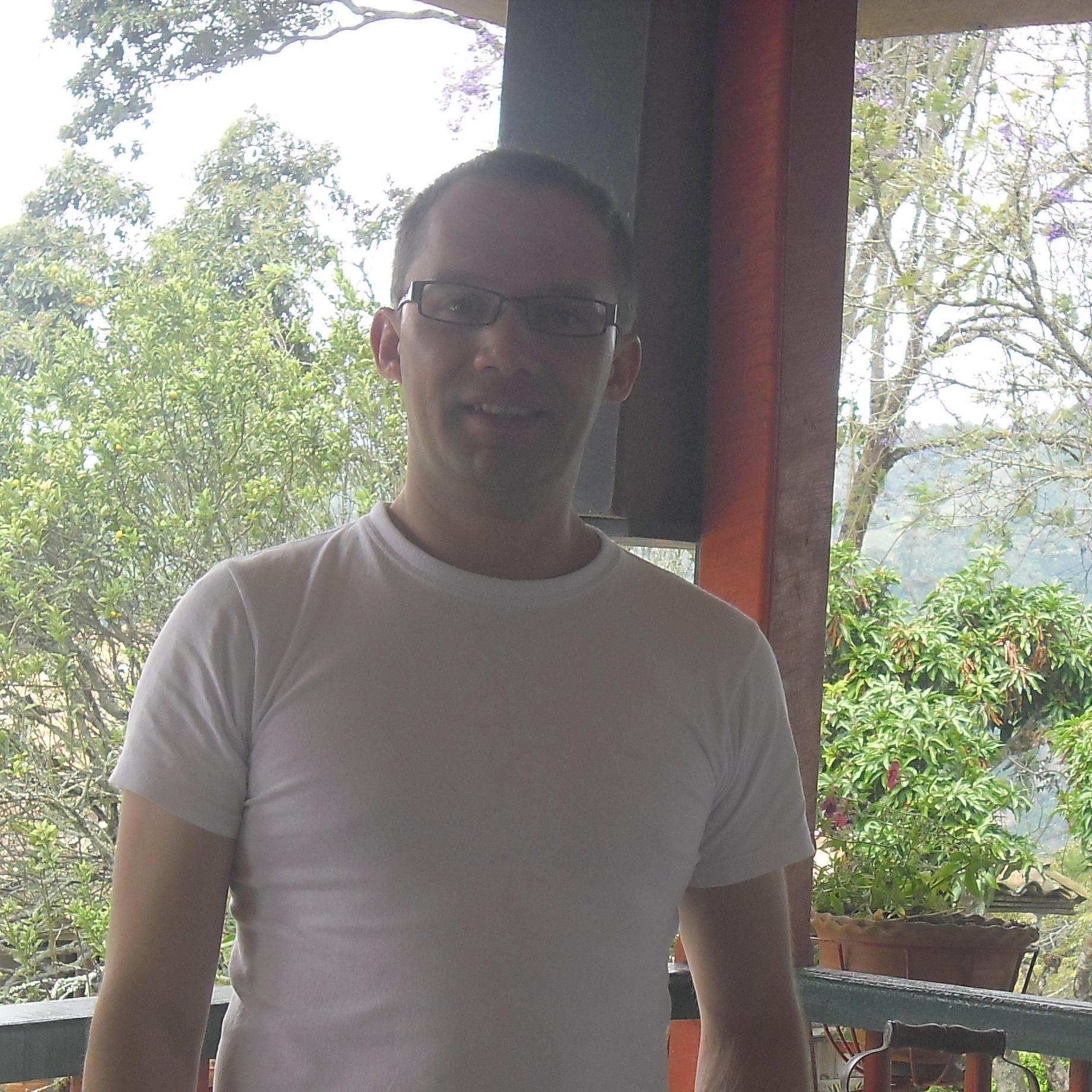 FastmoonOmar's profile picture. 