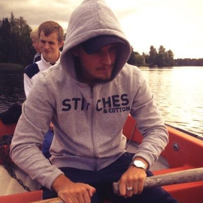 EmilEriksson13's profile picture. Jag har inte bakåtslickat hår och sabbar varje chans jag får.