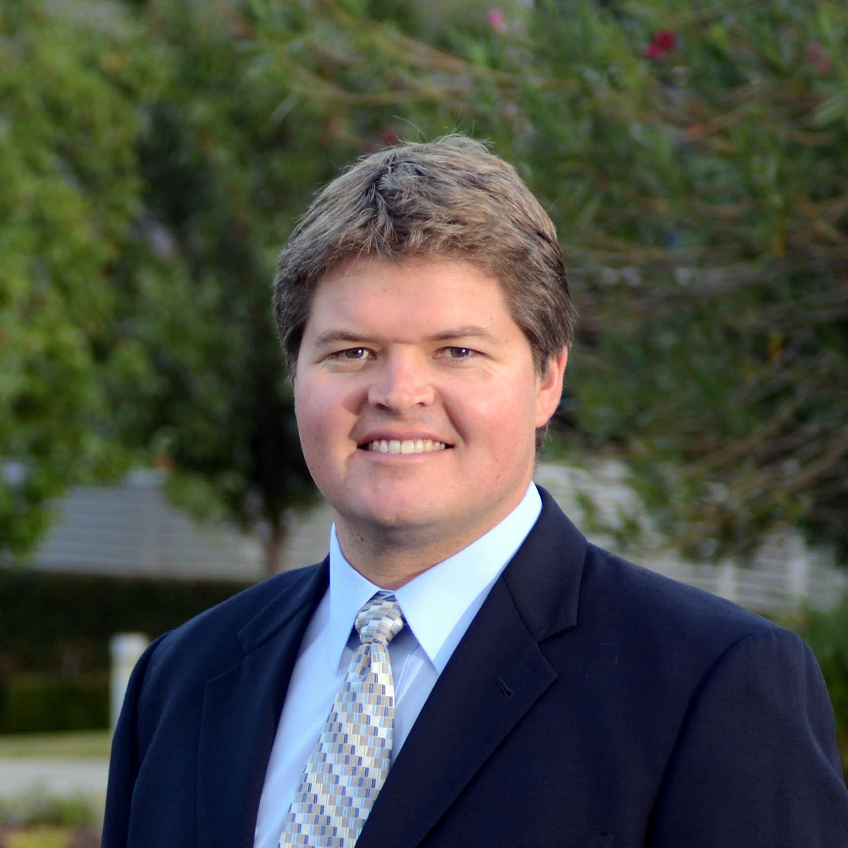 Commercial real estate professional in Northern California specializing in investment and owner-user transactions, and commercial leasing.