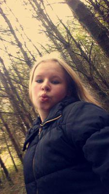Naomi_hulzebos's profile picture. my beste vrienden steunen me en geloven in me waneer ik niet in me zelf geloof en daarom hou ik van hun♥♡♥