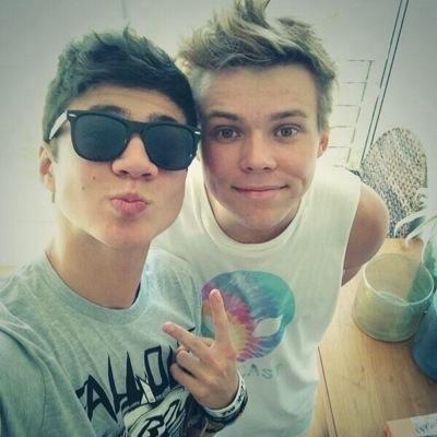 if u see this 5sos, i love u.