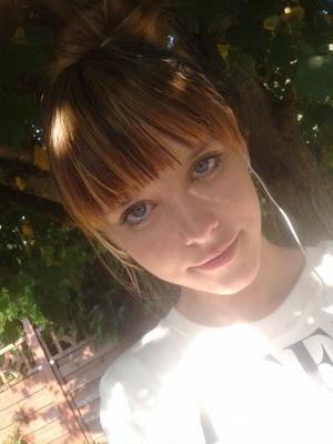 JuliaGentzmer's profile picture. Love books and Musik