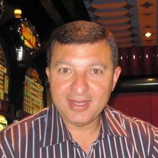 Pai feliz de um lindo menino
