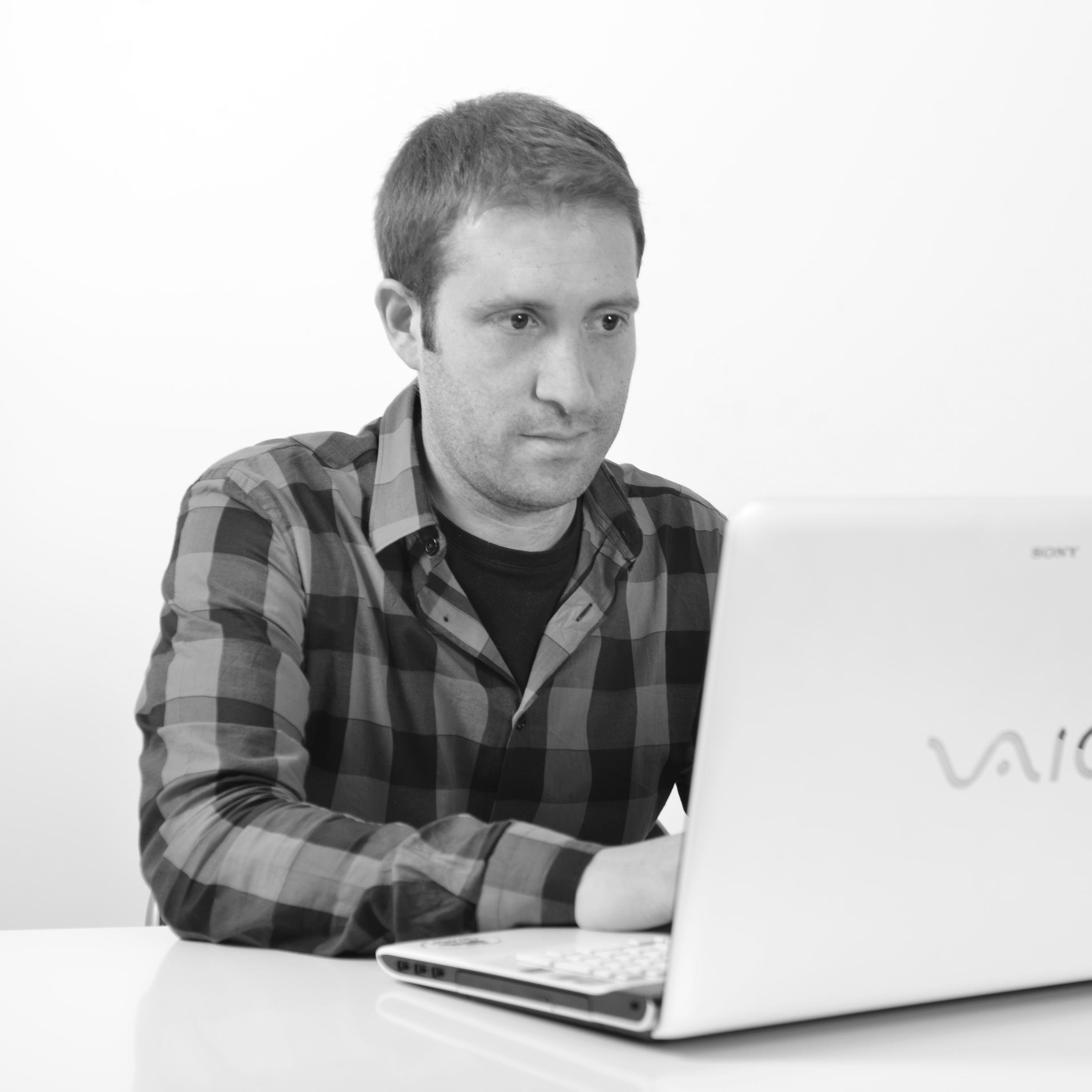 CTO de Blogsfarm. 
Emprendedor en diversos proyectos y apasionado por la tecnología.